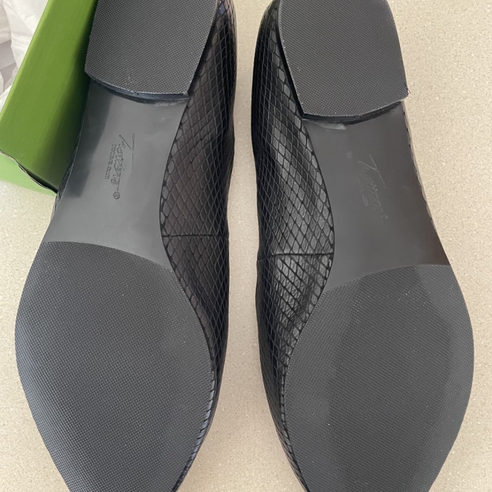 Shoes - Picture 4 of 6